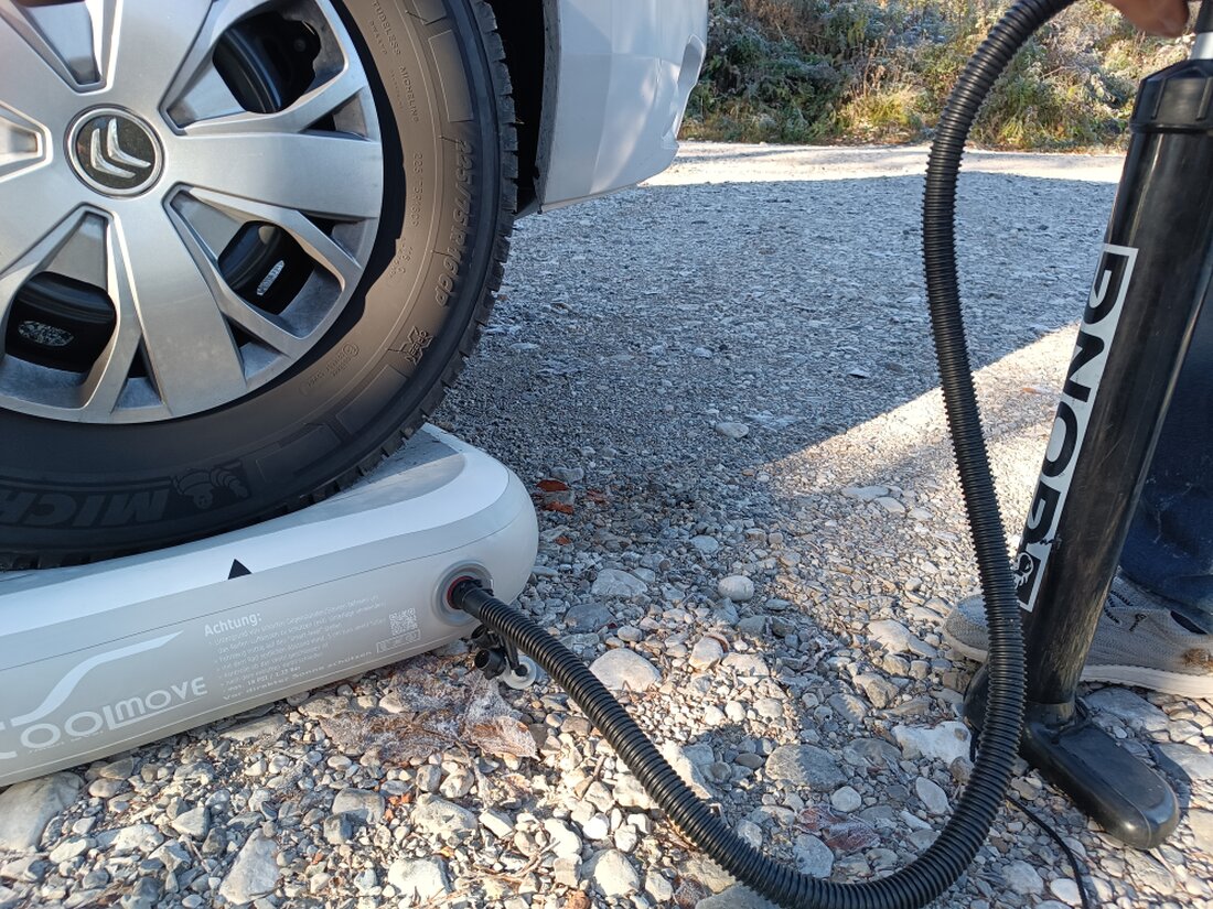 Aufpumpen mit SUP-Pumpe oder Kompressor